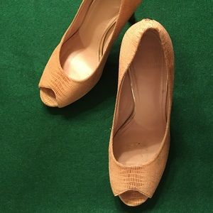 Stuart Weitzman Tan Peep Toe Heel, 8M